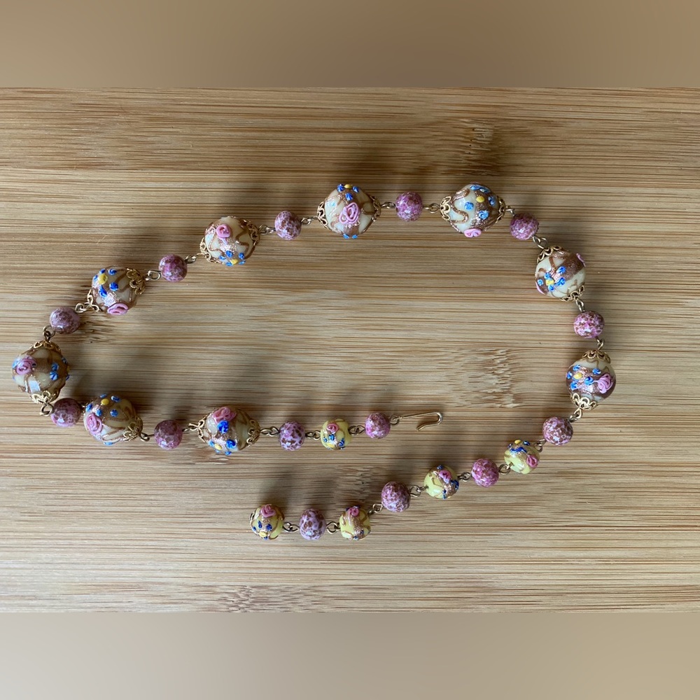 Pink baroque style Venetian glass bead necklace - Picture 4 of 6
